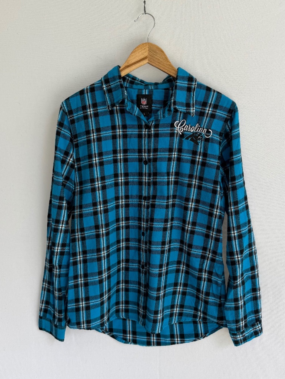 CAROLINA PANTHERS NFL Team Apparel Women’s Large Button Front Flannel Shirt